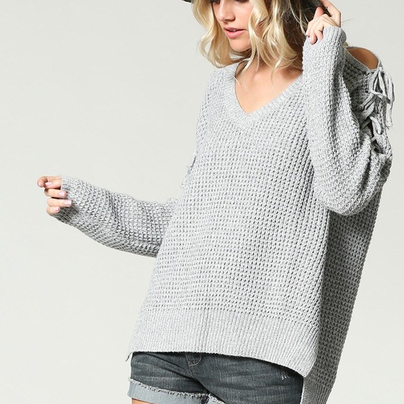 Cold Shoulder Pullover sweater - Picture 6 of 8